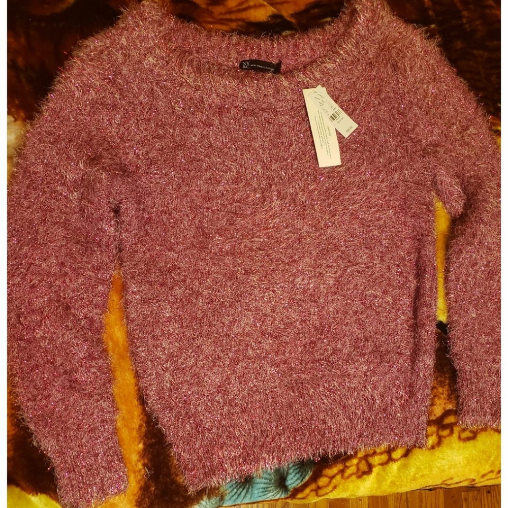 🌹 Fuzzy Fushia Sweater w/sparkle details